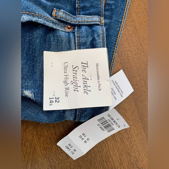 Abercrombie & Fitch Women's Ultra High Rise Ankle Straight Jean - Picture 5 of 7